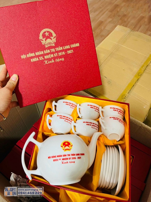 Ý nghĩa của việc tặng quà Công đoàn trong việc gắn kết cán bộ công nhân viên