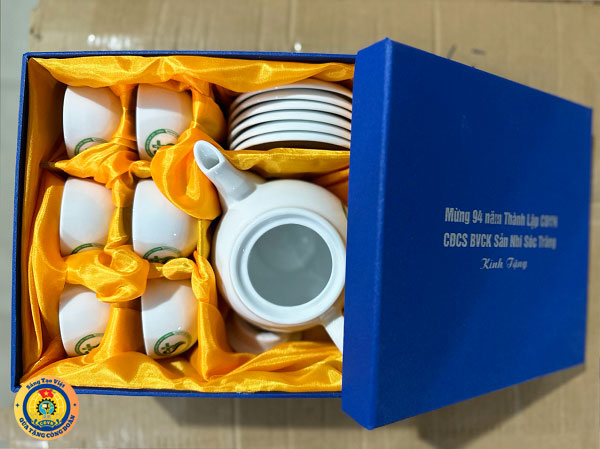 Nâng cao ý thức đoàn kết qua việc tặng quà Công đoàn