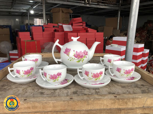 Bộ ấm chén sứ sang trọng