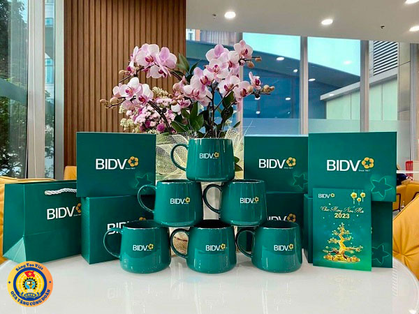 Ca sứ in logo quà tặng công đoàn giá rẻ