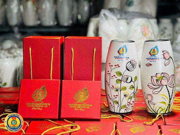 Quà tặng Công đoàn giá rẻ nhưng ý nghĩa cho nhân viên