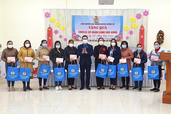 Nâng cao trách nhiệm xã hội của doanh nghiệp thông qua việc tặng quà Công đoàn